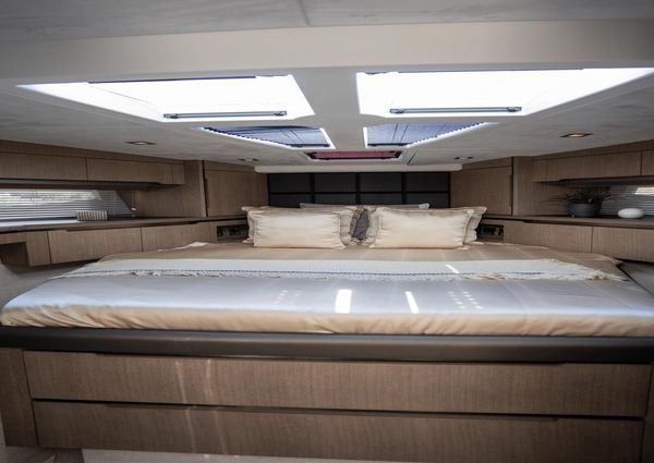 Galeon 470 Sky image