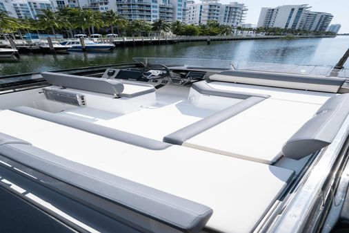 Galeon 470 Sky image