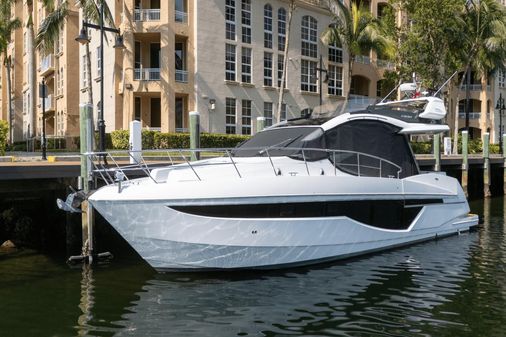 Galeon 470 Sky image