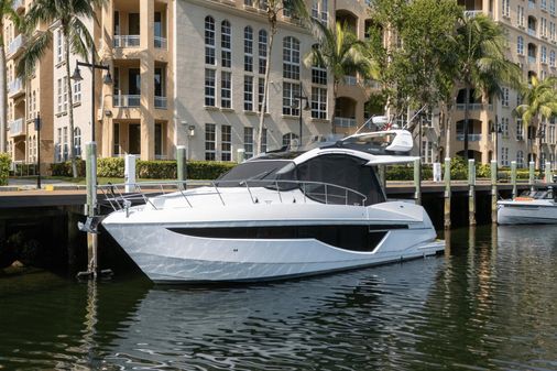 Galeon 470 Sky image