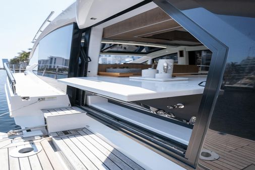 Galeon 470 Sky image