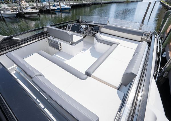 Galeon 470 Sky image