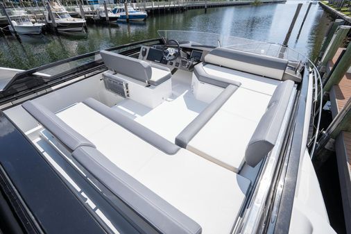 Galeon 470 Sky image