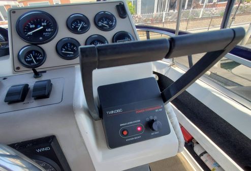 Carver 404 Cockpit Motor Yacht image