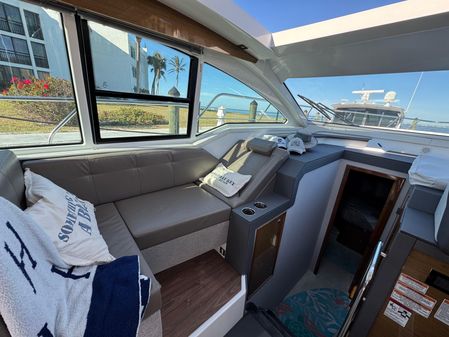 Cruisers Yachts 42 Cantius image