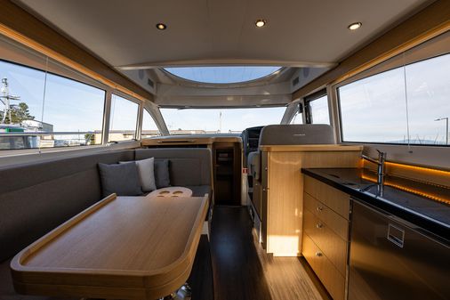 Nimbus 405 Flybridge image