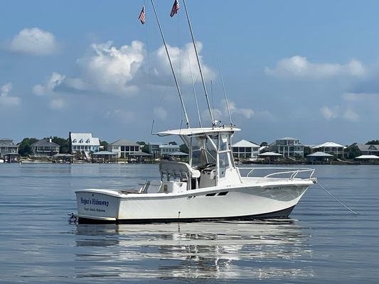 Luhrs 250 Center Console - main image