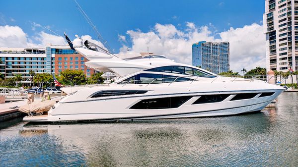 Sunseeker 68 Sport Yacht