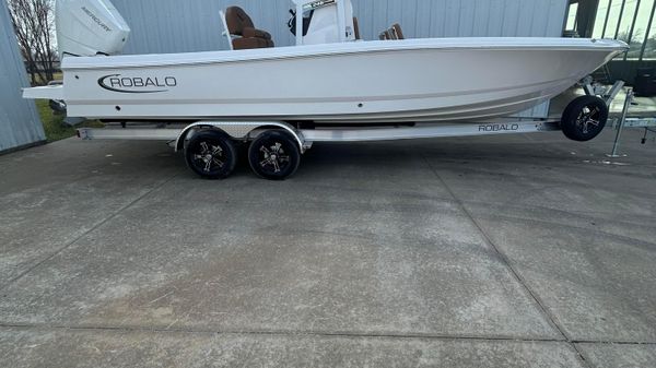 Robalo 246 Cayman 