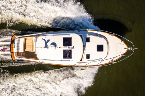 Hinckley Picnic Boat 40 image