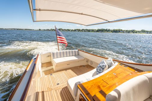 Hinckley Picnic Boat 40 image