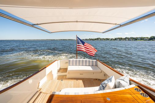 Hinckley Picnic Boat 40 image