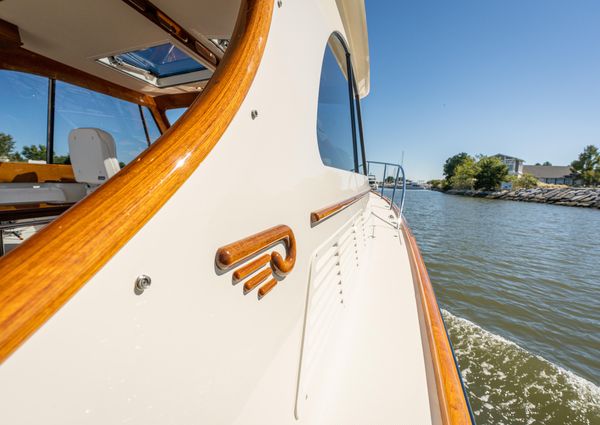 Hinckley Picnic Boat 40 image