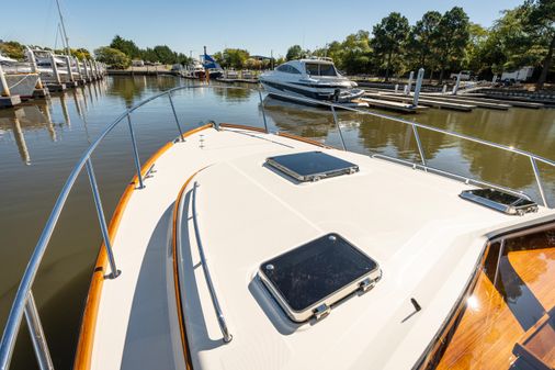 Hinckley Picnic Boat 40 image