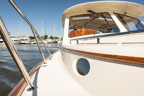 Hinckley Picnic Boat 40 image