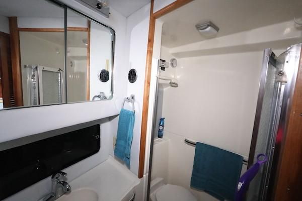 Sea-ray 440-AFT-CABIN image