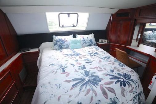 Sea-ray 440-AFT-CABIN image