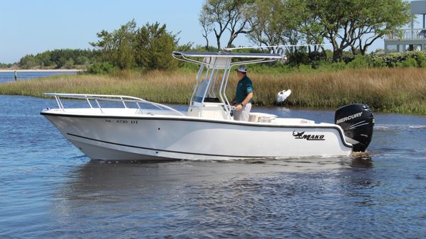 Mako 212 Center Console 