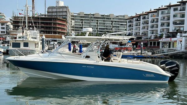 Boston Whaler 320 Outrage Cuddy Cabin 