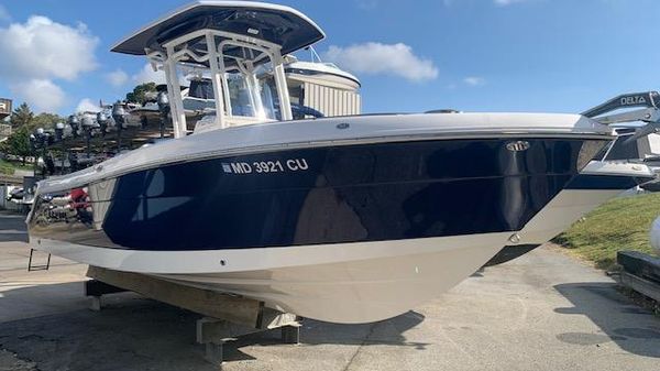 Robalo R242 Explorer 