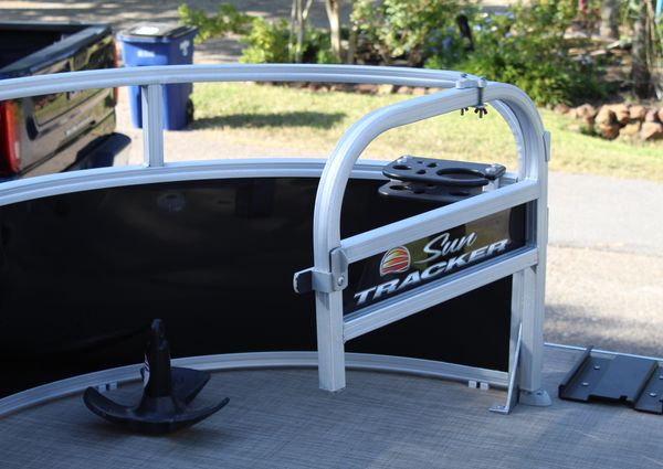 Sun-tracker BASS-BUGGY-16-XL-SELECT image