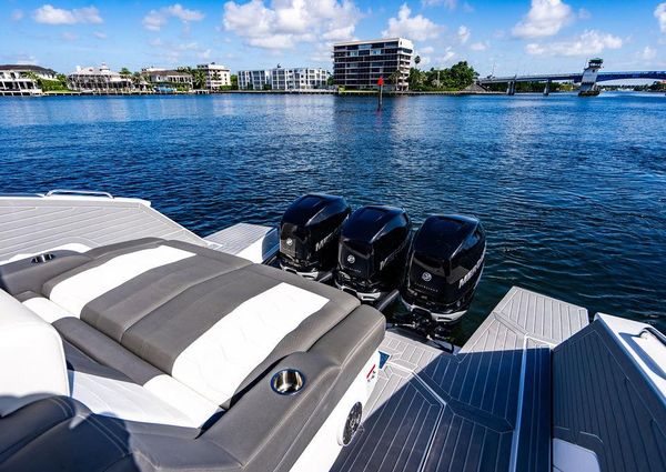 Cruisers Yachts 42 GLS image