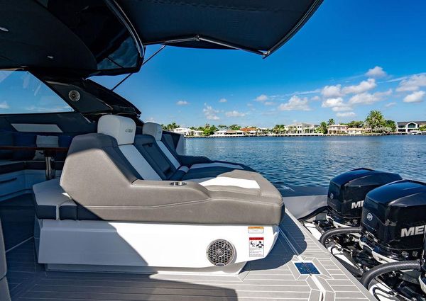 Cruisers Yachts 42 GLS image