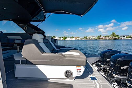 Cruisers Yachts 42 GLS image