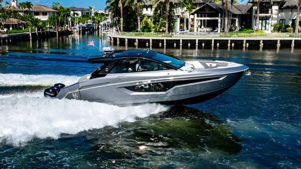 Cruisers Yachts 42 GLS image