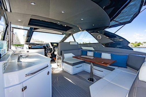 Cruisers Yachts 42 GLS image