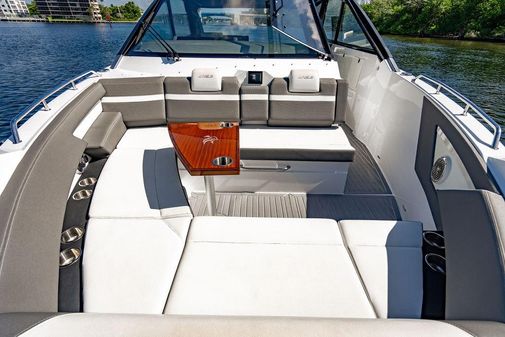 Cruisers Yachts 42 GLS image