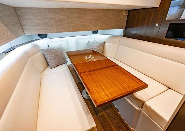 Cruisers Yachts 42 GLS image