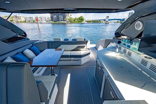 Cruisers Yachts 42 GLS image