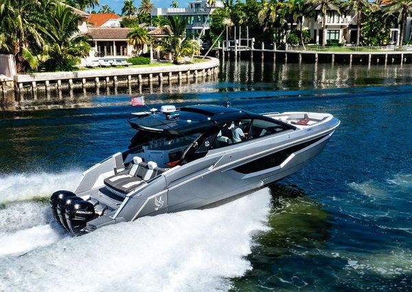 Cruisers Yachts 42 GLS image