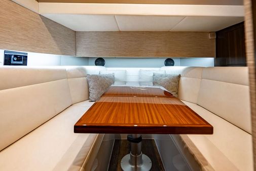 Cruisers Yachts 42 GLS image