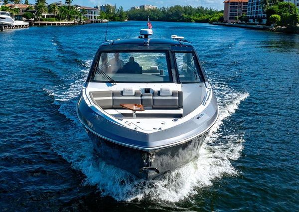 Cruisers Yachts 42 GLS image