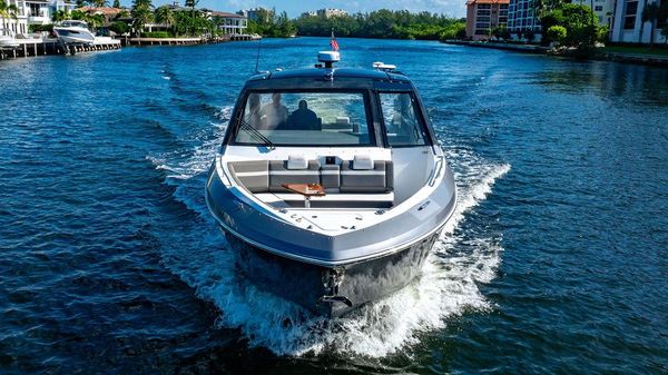 Cruisers Yachts 42 GLS image