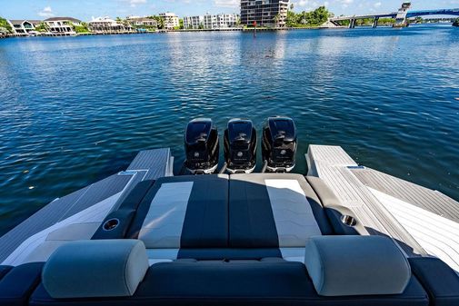 Cruisers Yachts 42 GLS image