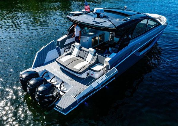 Cruisers Yachts 42 GLS image