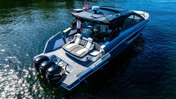 Cruisers Yachts 42 GLS image