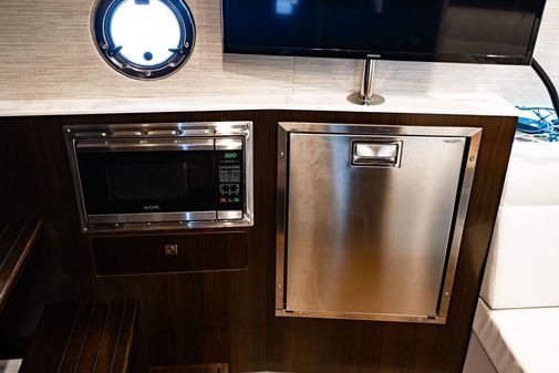 Cruisers Yachts 42 GLS image