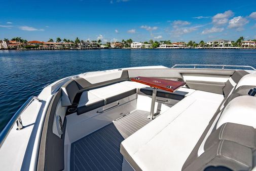 Cruisers Yachts 42 GLS image