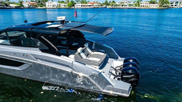 Cruisers Yachts 42 GLS image