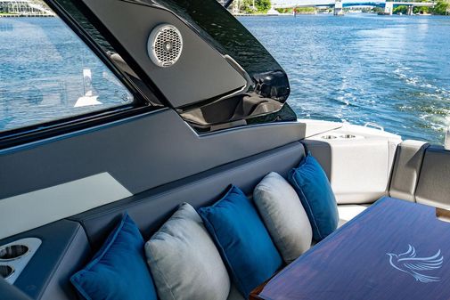 Cruisers Yachts 42 GLS image