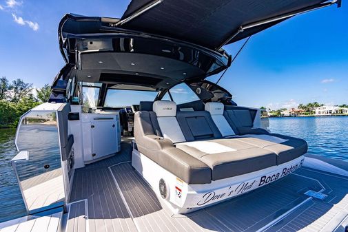 Cruisers Yachts 42 GLS image