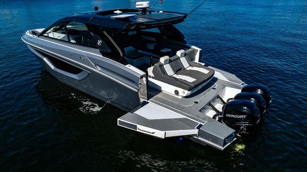 Cruisers Yachts 42 GLS image