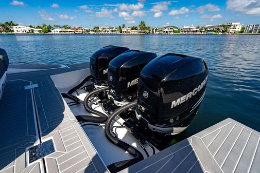 Cruisers Yachts 42 GLS image