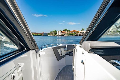 Cruisers Yachts 42 GLS image