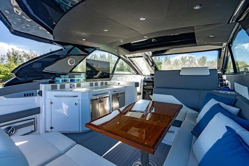 Cruisers Yachts 42 GLS image