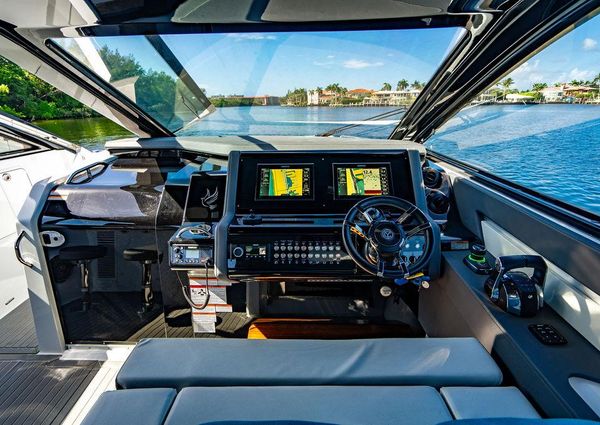 Cruisers Yachts 42 GLS image